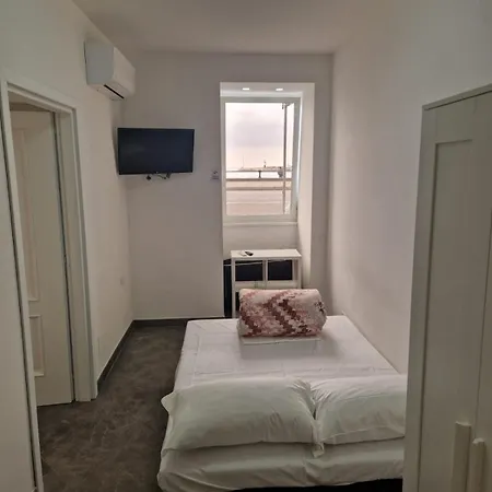 Πανσιόν Suite Home
