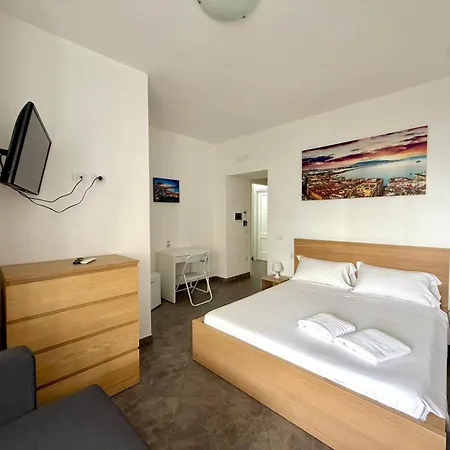 Πανσιόν Suite Home 4*